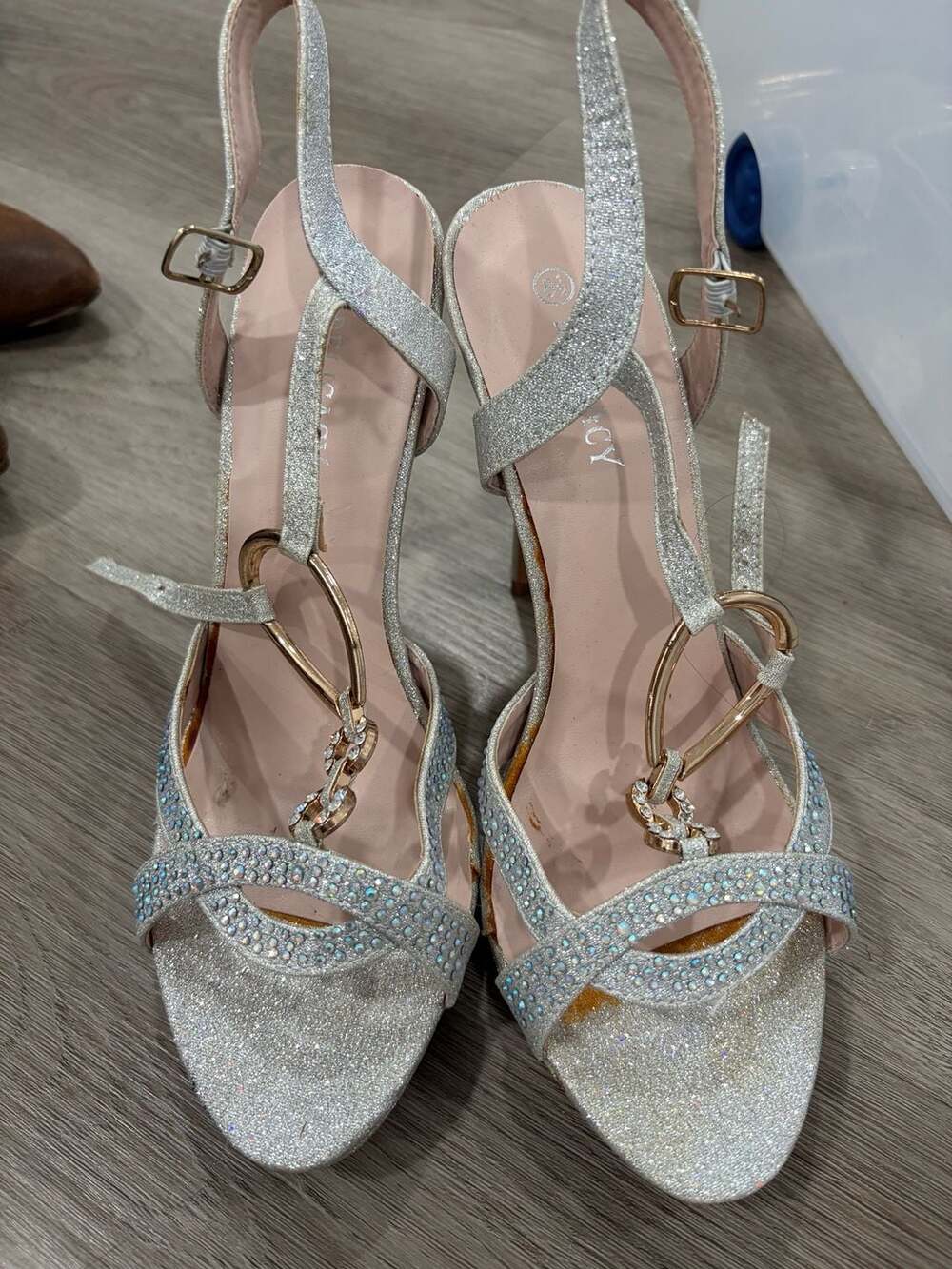 Delicacy FANTASTIC Size 8.5 Silver Glitter High Heel Sandals